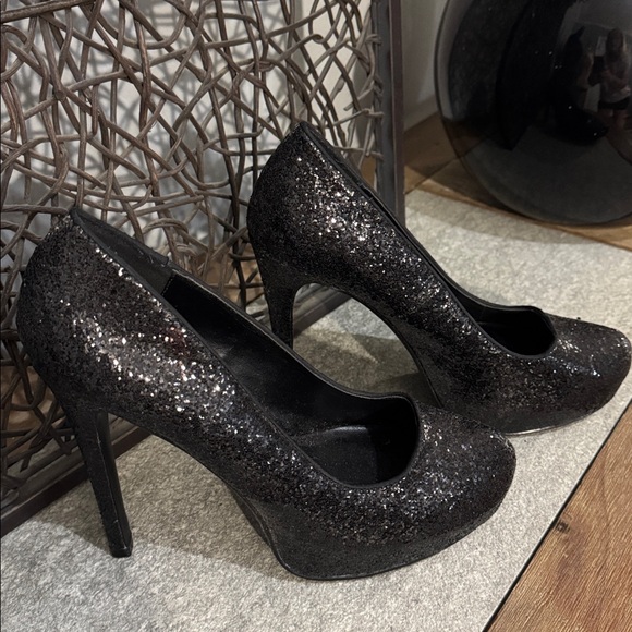 Black Stilettos Party Heels-Size 81/2 - Picture 3 of 8